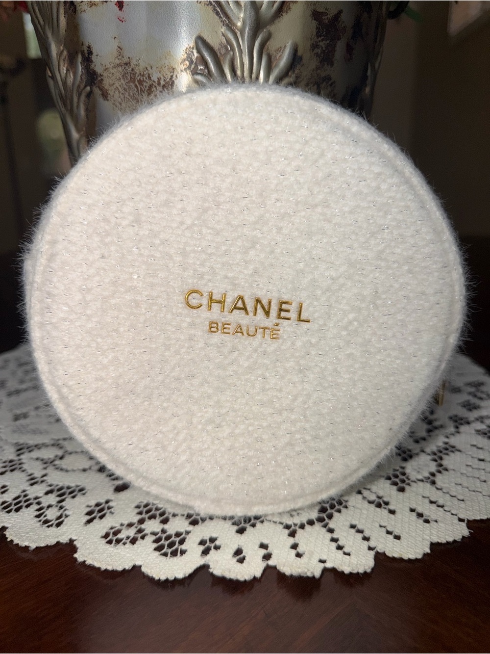 Chanel Beaute White Round Cosmetic Case GWP